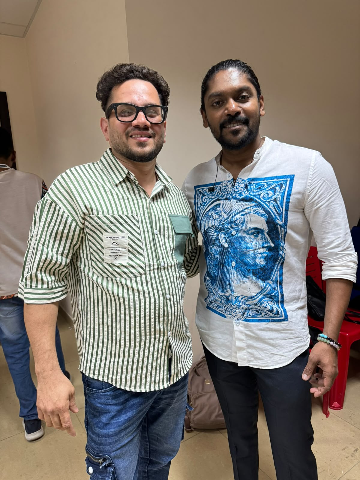 Shameem CP with Vidhu Prathap Shameem (@nk.vlog_official) with Malayalam playback singer Vidhu Prathap.